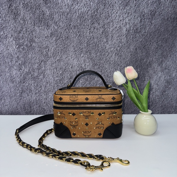 99新/MCM/市场价8000/包包/250310RN0024
