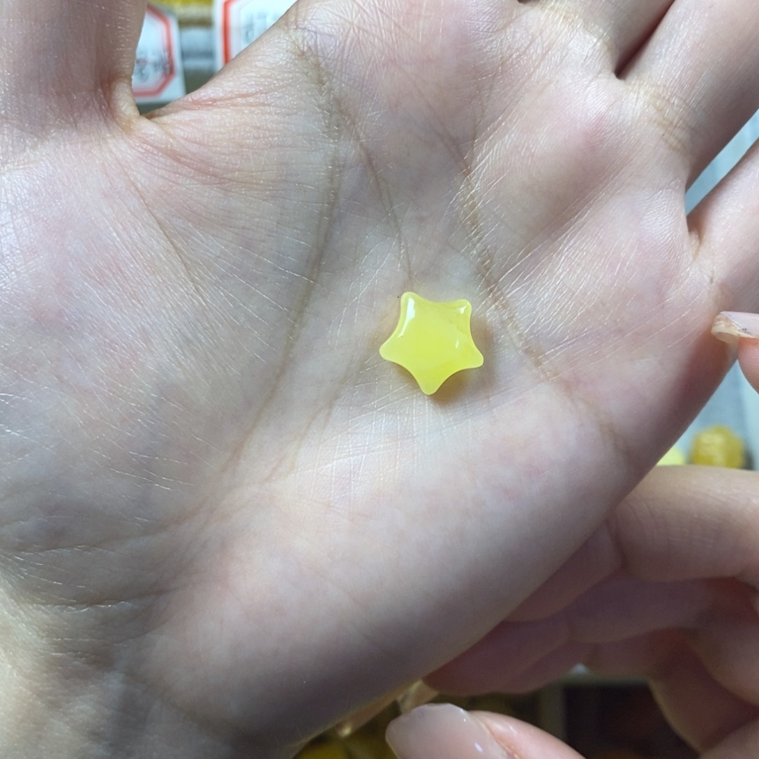 琥珀裸石未镶嵌星星