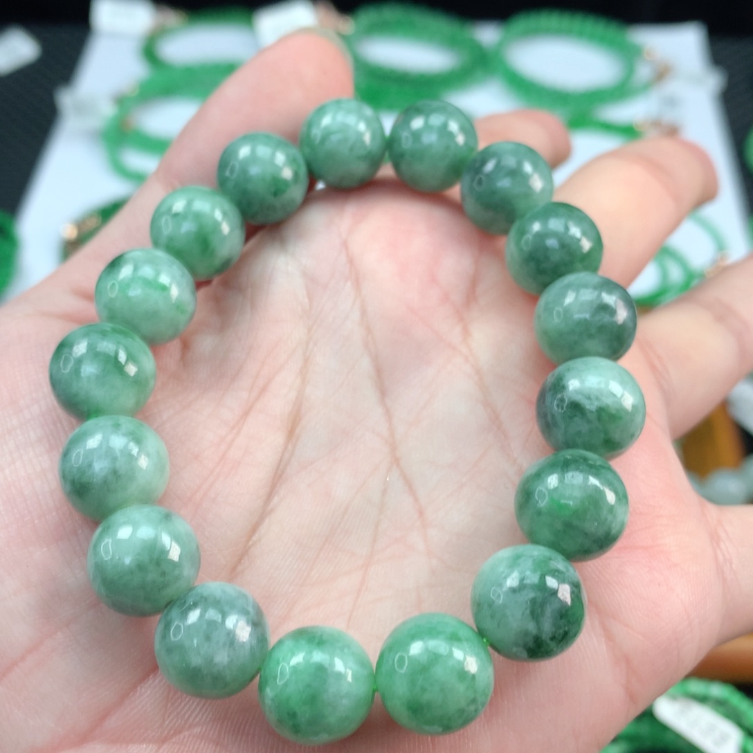 翡翠手链未镶嵌翡翠