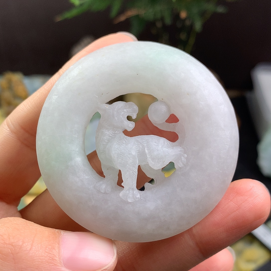 定制翡翠未镶嵌虎