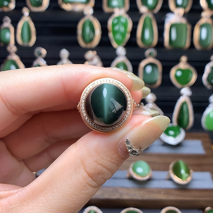 和田玉首饰18K金镶嵌