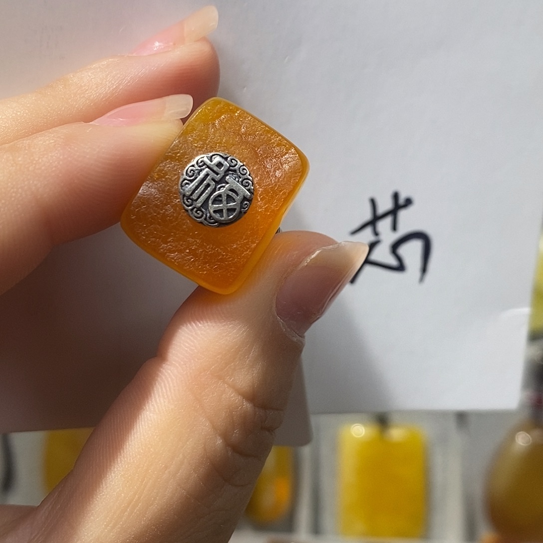 琥珀未镶嵌珠宝奇石