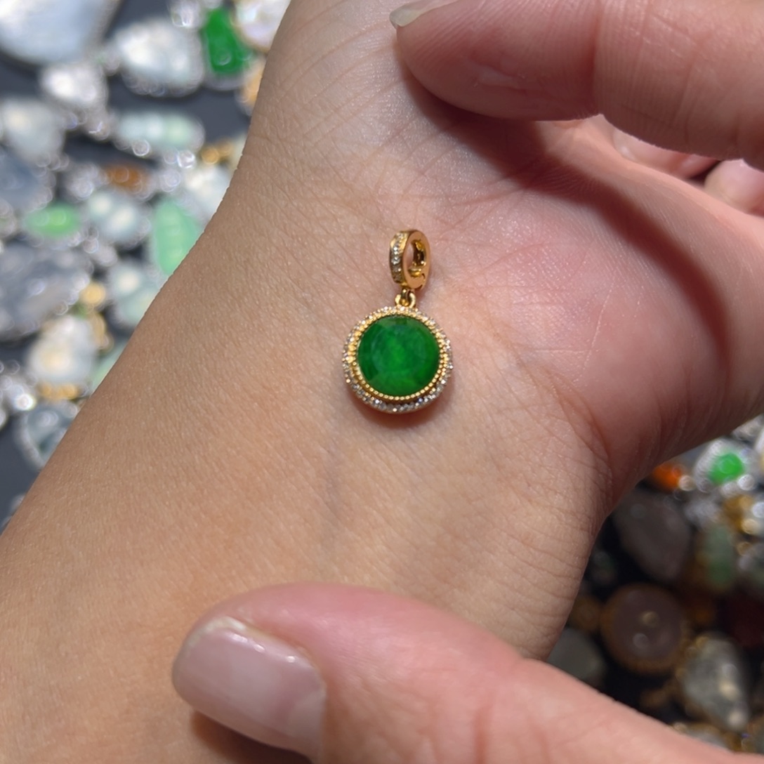 翡翠颈饰18K金镶嵌吊坠