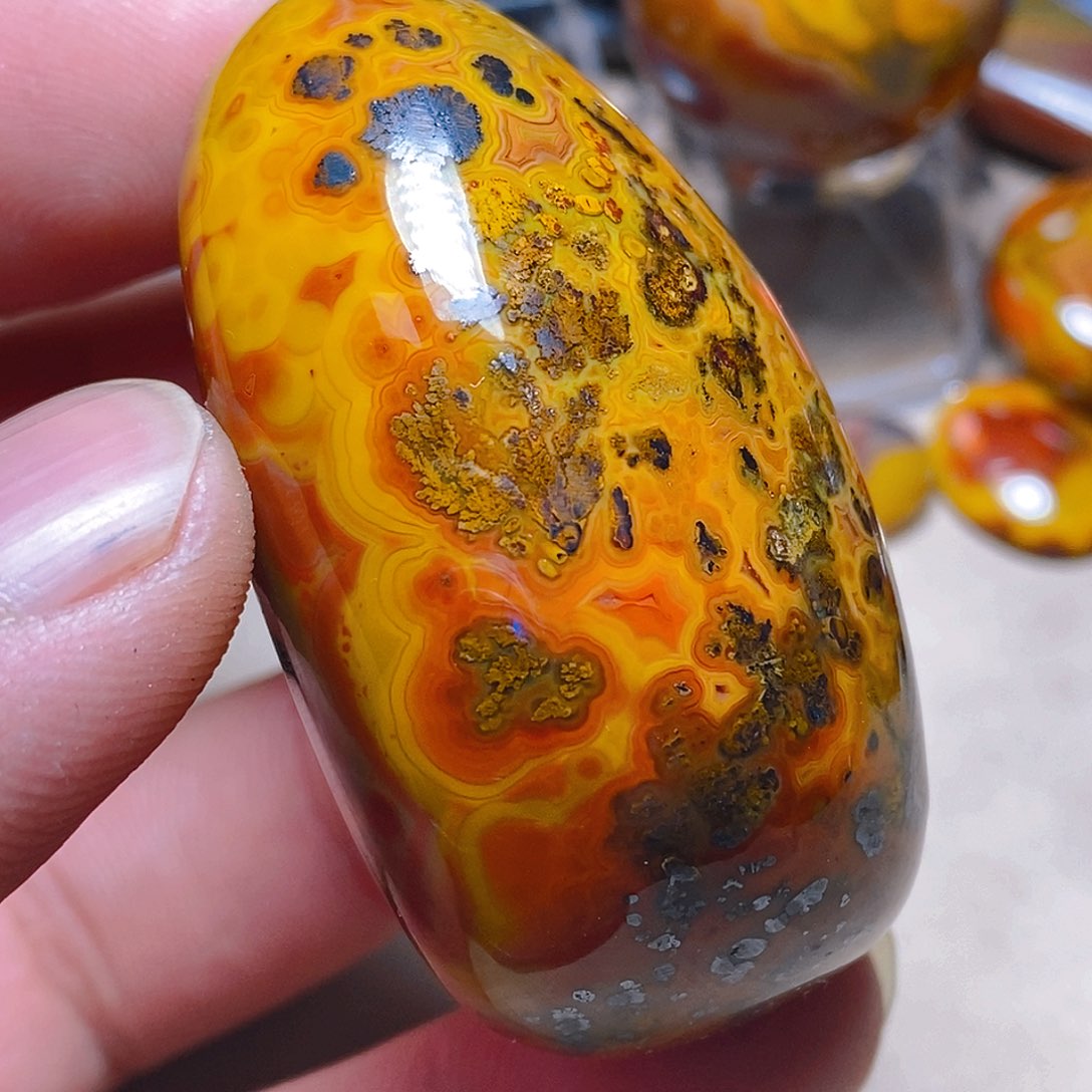 未镶嵌颈饰玛瑙/玉髓庚**月