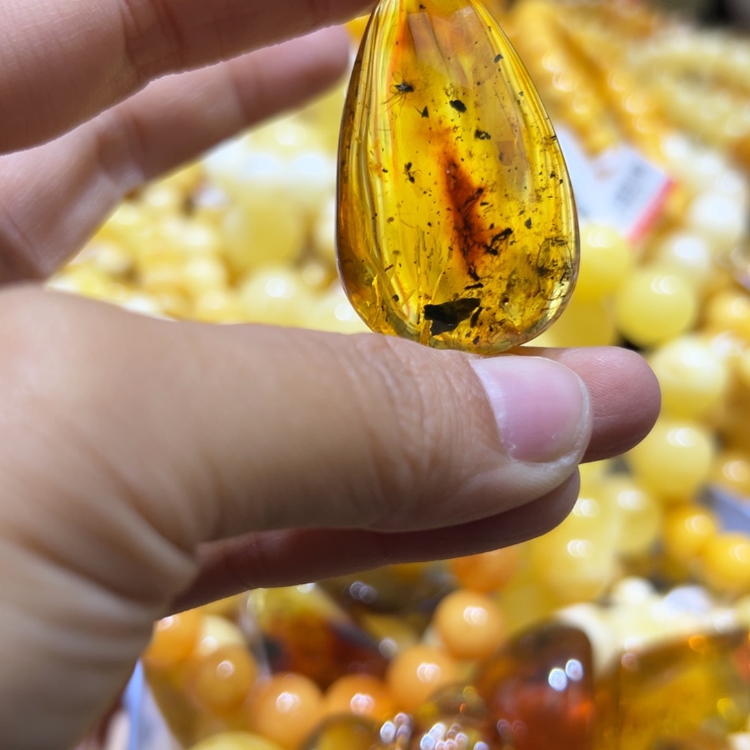 琥珀珠宝奇石未镶嵌