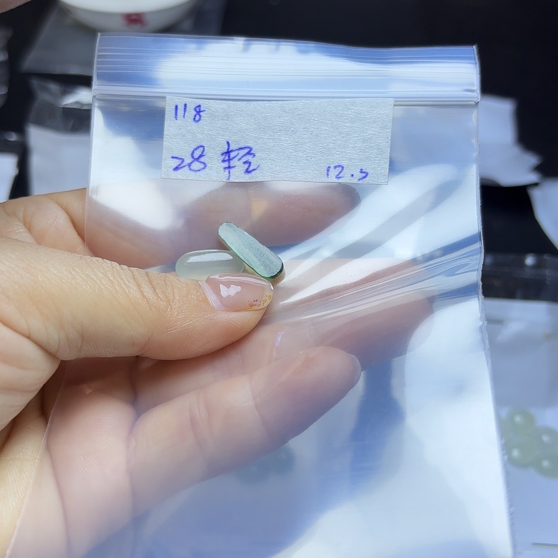 轻***嵩定制翡翠未镶嵌不退