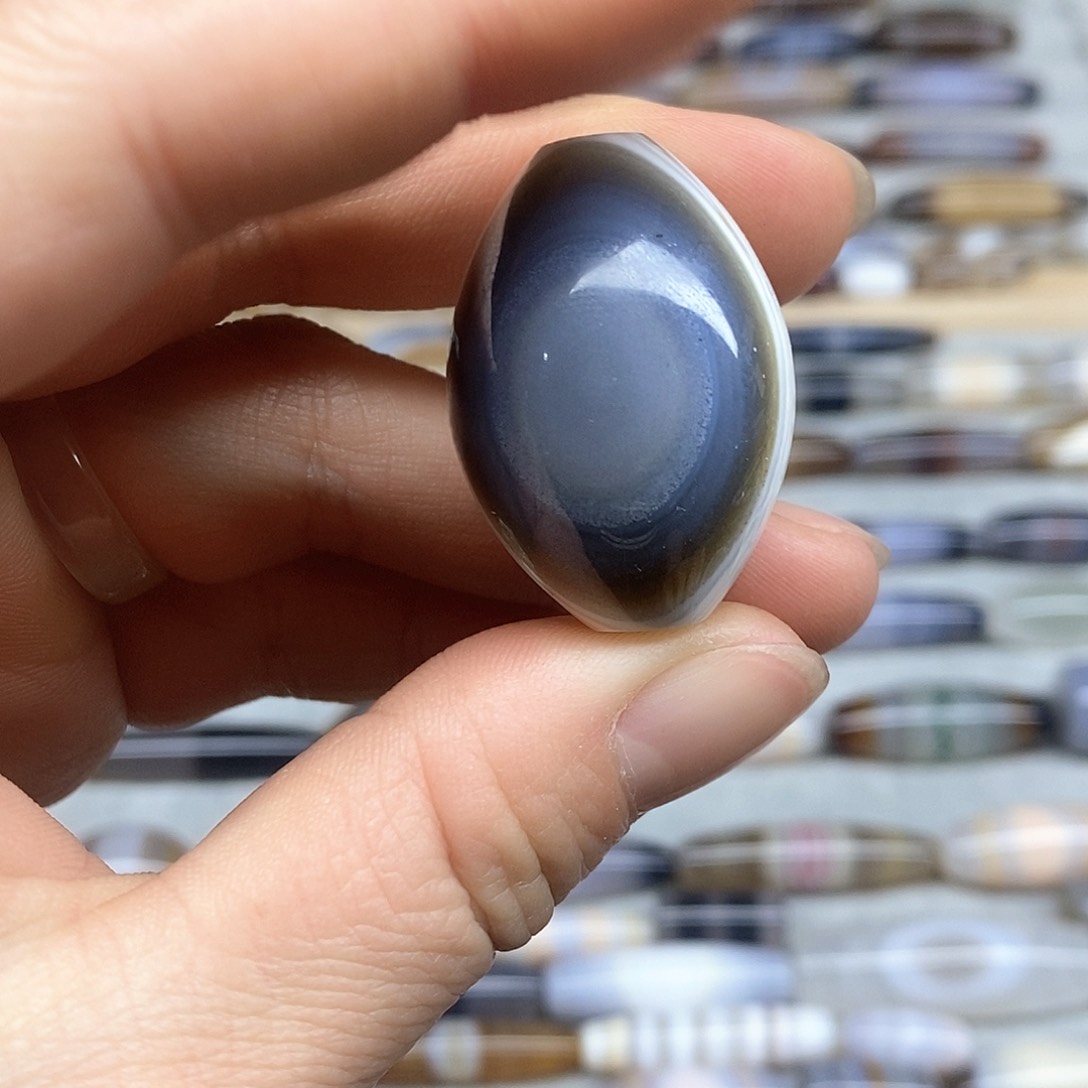 未镶嵌颈饰玛瑙/玉髓沐*