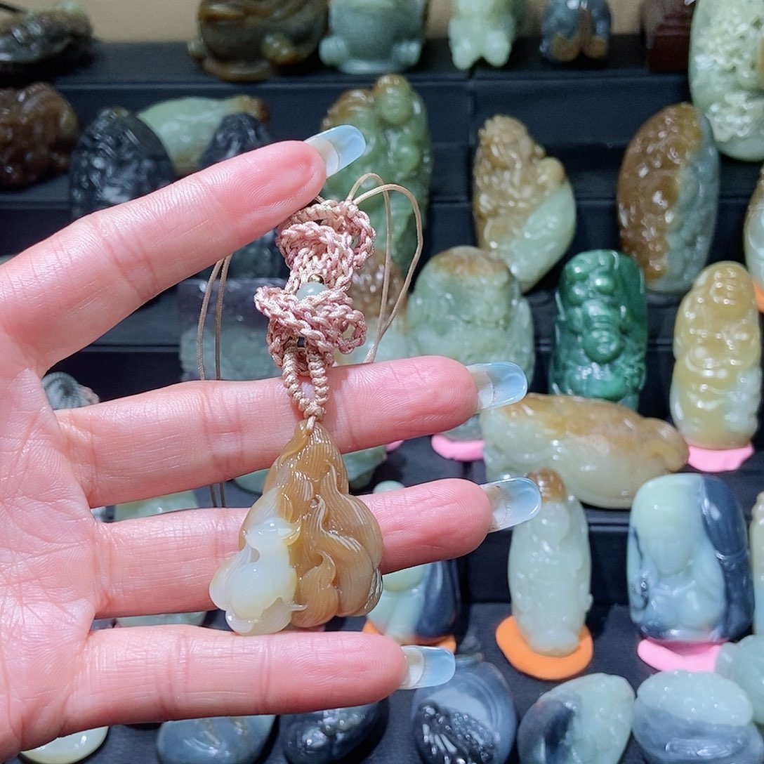 和田玉颈饰未镶嵌