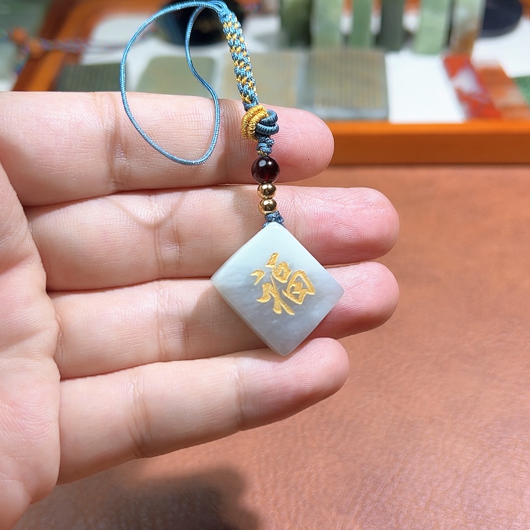 和田玉未镶嵌车挂