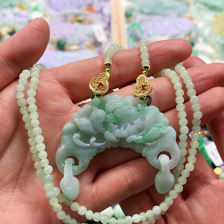 翡翠颈饰未镶嵌吊坠