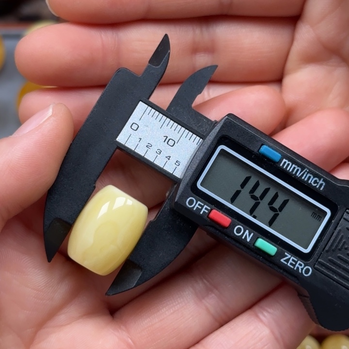 琥珀未镶嵌珠宝奇石蜜蜡浓蜡桶珠