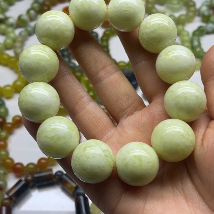 蛇纹石玉手串未镶嵌