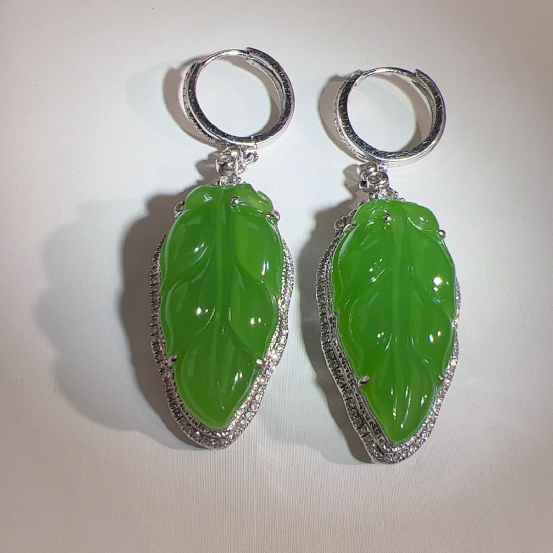 和田玉（碧玉）果绿叶子大尺寸耳坠18K金镶嵌