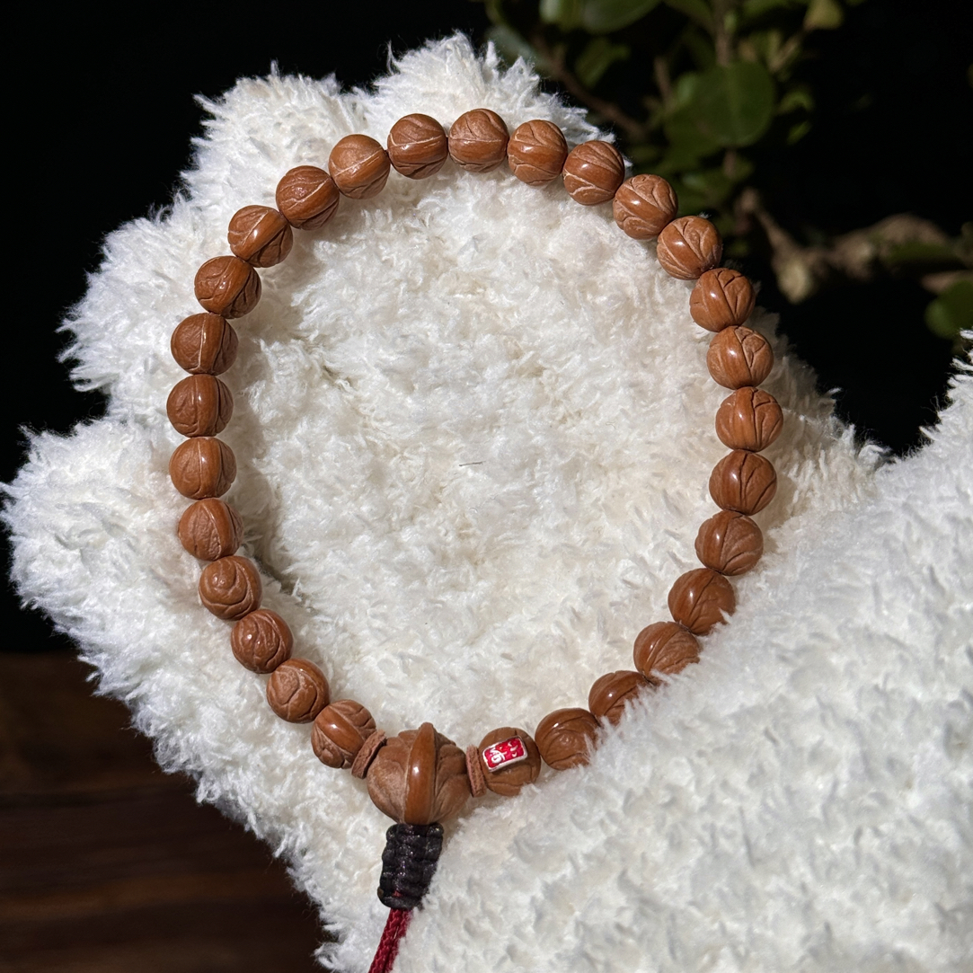 秦岭龙纹桃核 手串手持，玉龙小核，精工龙脊一道筋