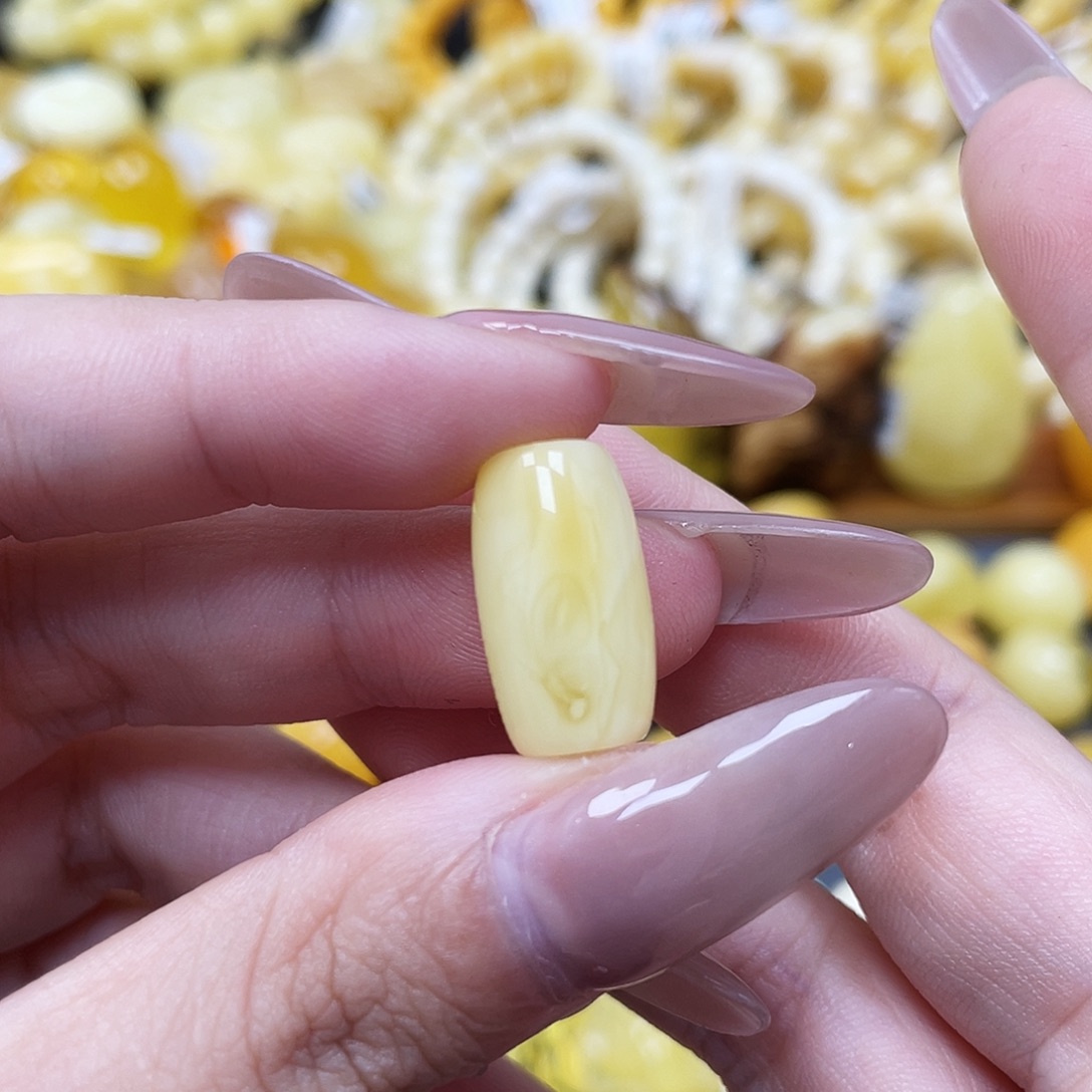 琥珀未镶嵌裸石10.2*18.2mm沁色桶珠