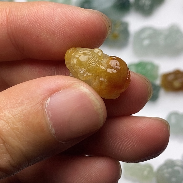 仙***剑翡翠未镶嵌颈饰通孔