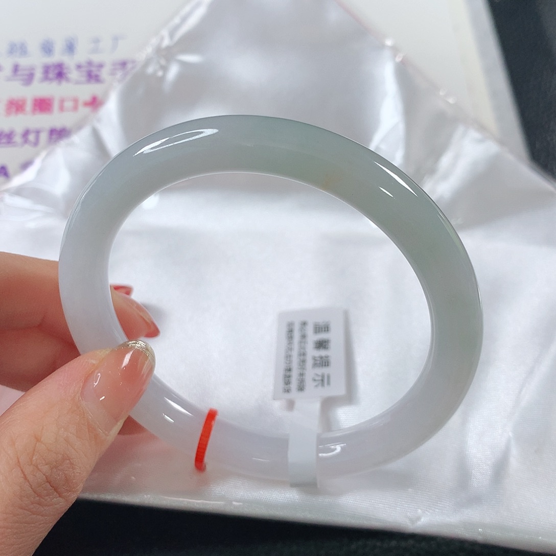 翡翠手镯未镶嵌 圆条