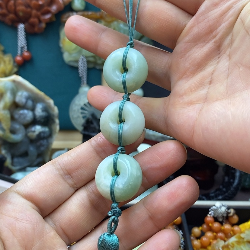 【闪购商品】蛇纹石玉车挂未镶嵌