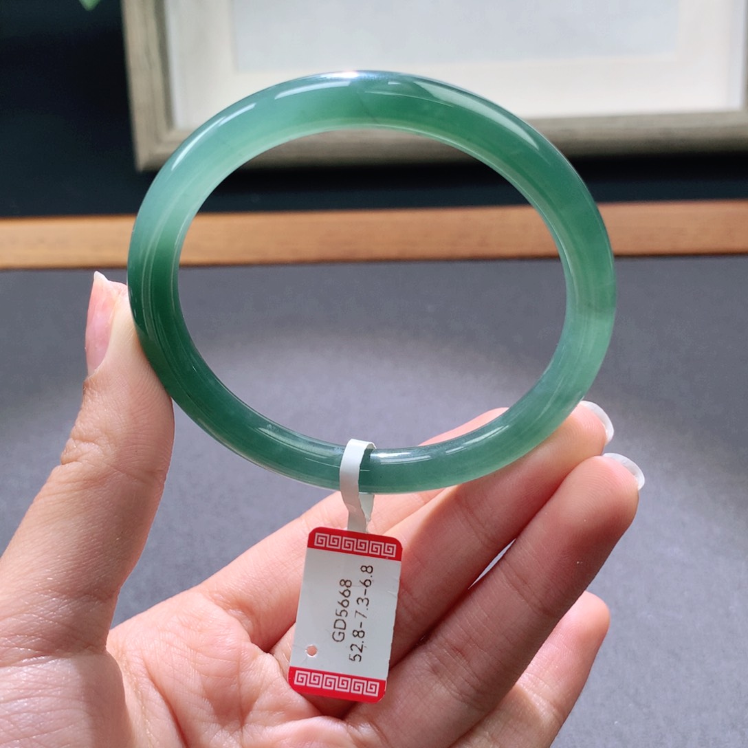 翡翠手镯未镶嵌广**杉天然翡翠手镯叮当镯