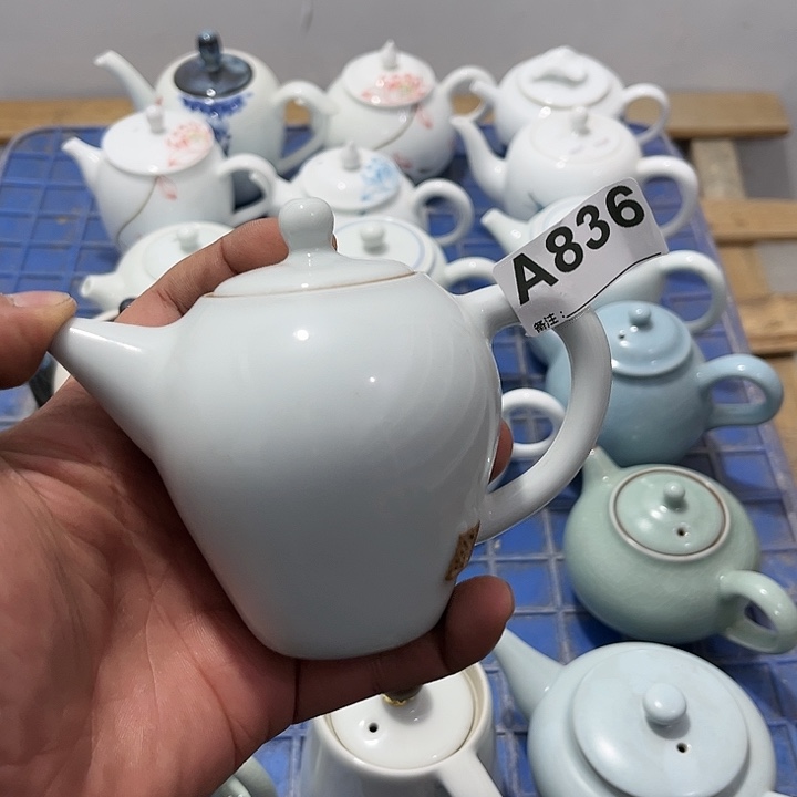 L***^茶具默认微瑕瓷器、茶具、壶、摆件，介意勿拍 