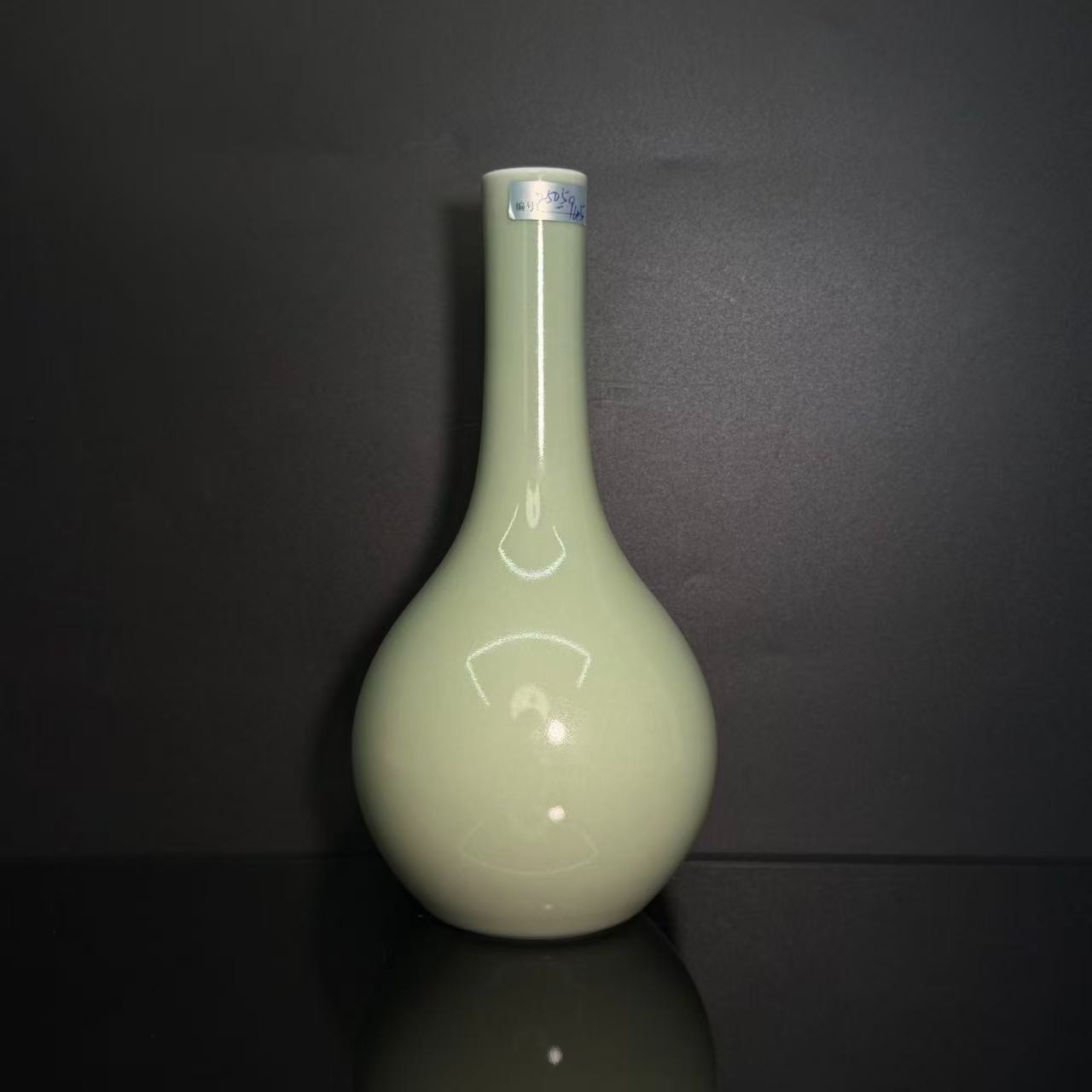 Lot64-豆青釉胆瓶-明代成化年制款高20cm-BJ11190250001026