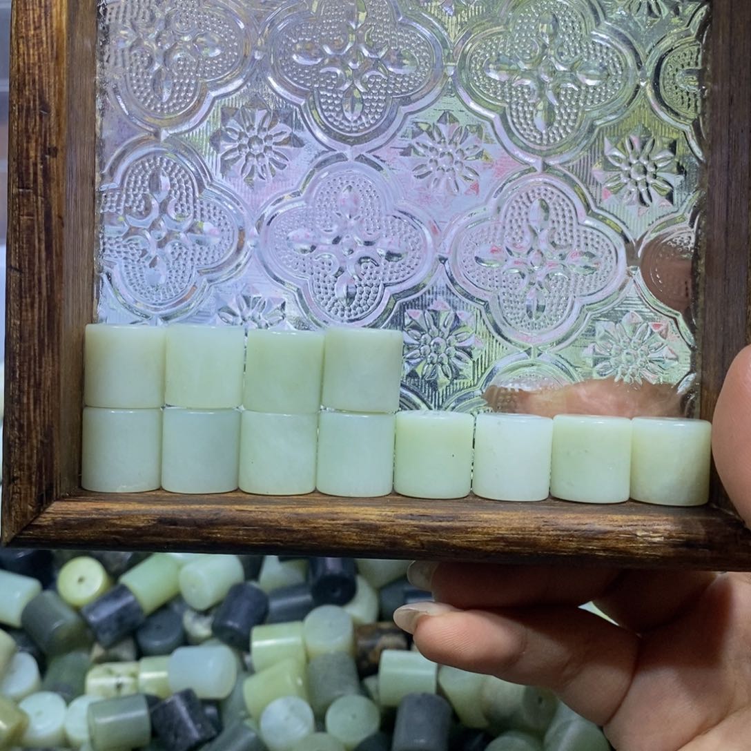 合金蛇纹石玉颈饰曾*平300