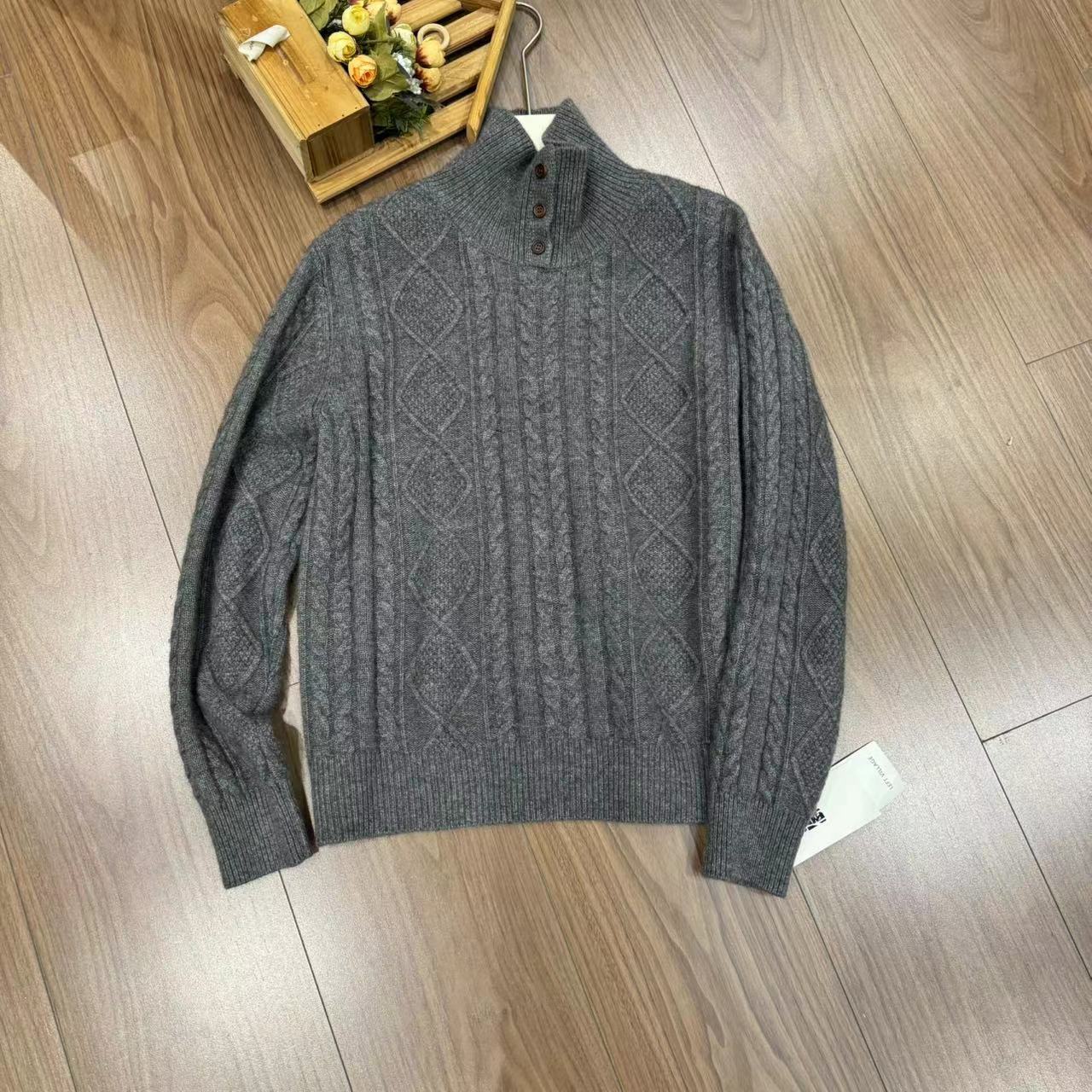 米姗高品质绞花羊毛针织长袖毛衣