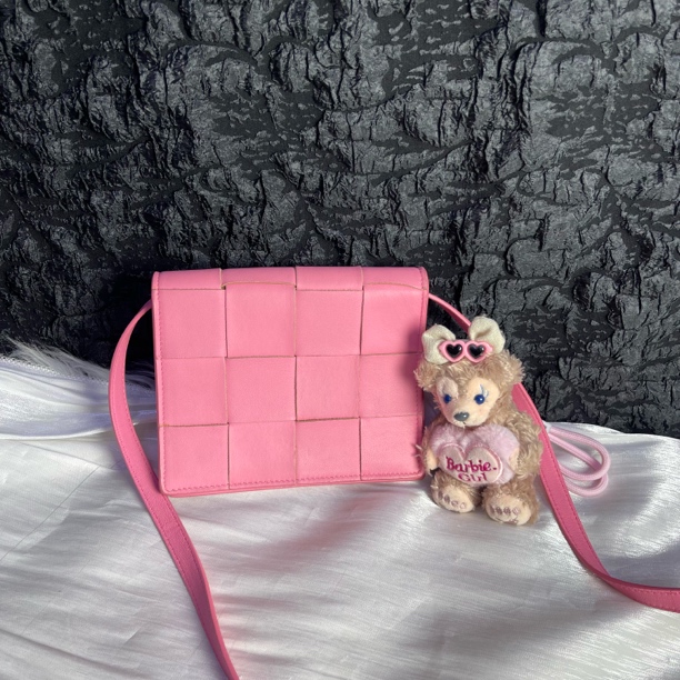 95新 BOTTEGA VENETA/葆蝶家 BV粉色编制包隐形磁铁吸扣斜挎包