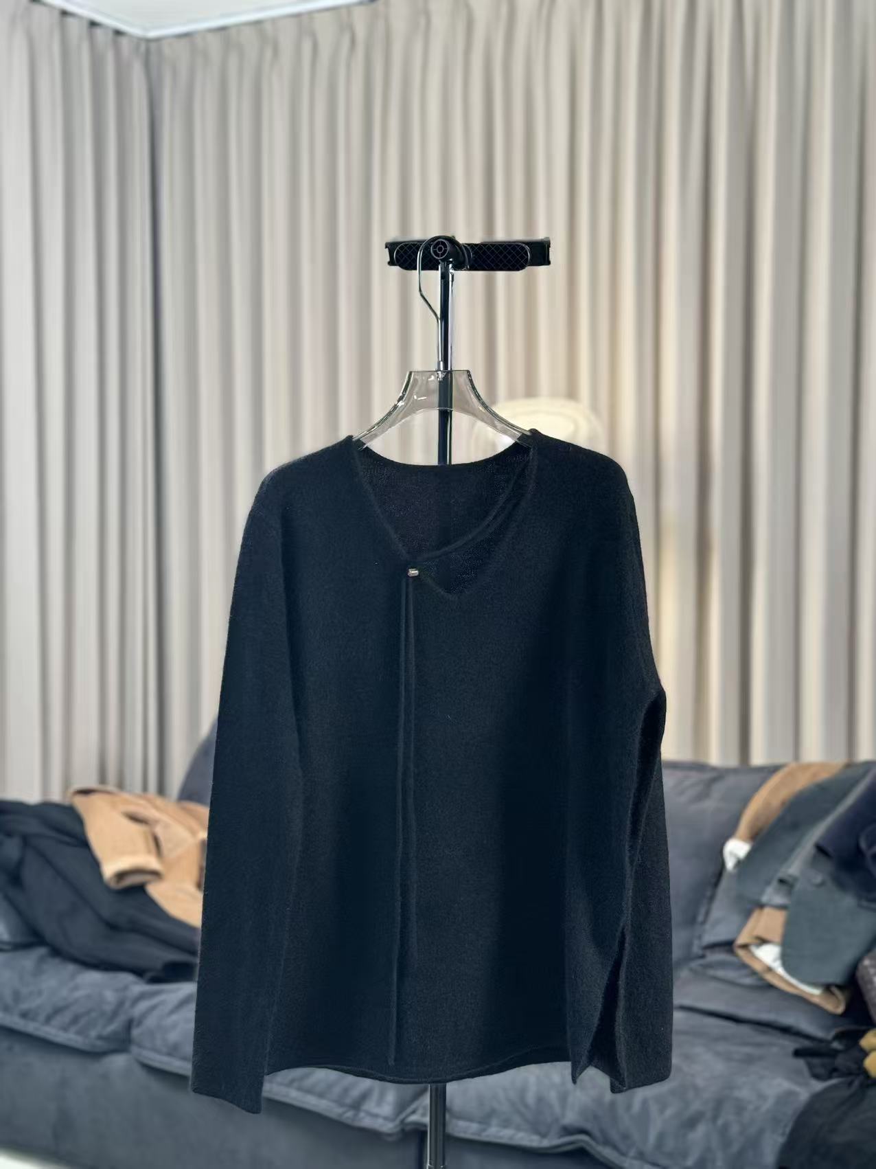 【柳青女装】2025冬季新款斜系带V领毛针织衫纯色百搭