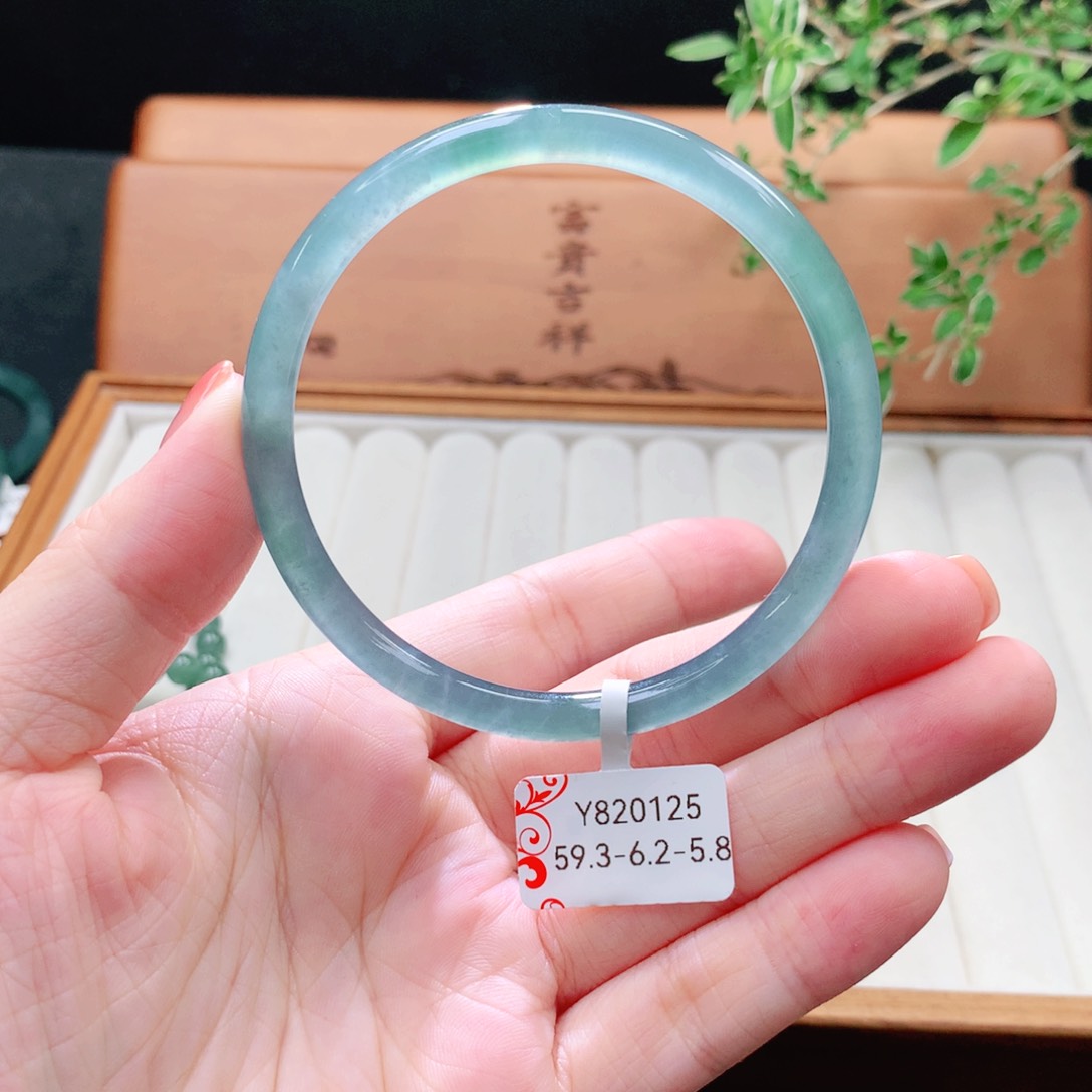 未镶嵌手镯（圆镯）翡翠