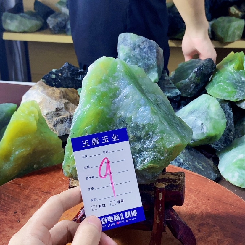 【闪购商品】蛇纹石玉未镶嵌岫玉原石半****伤