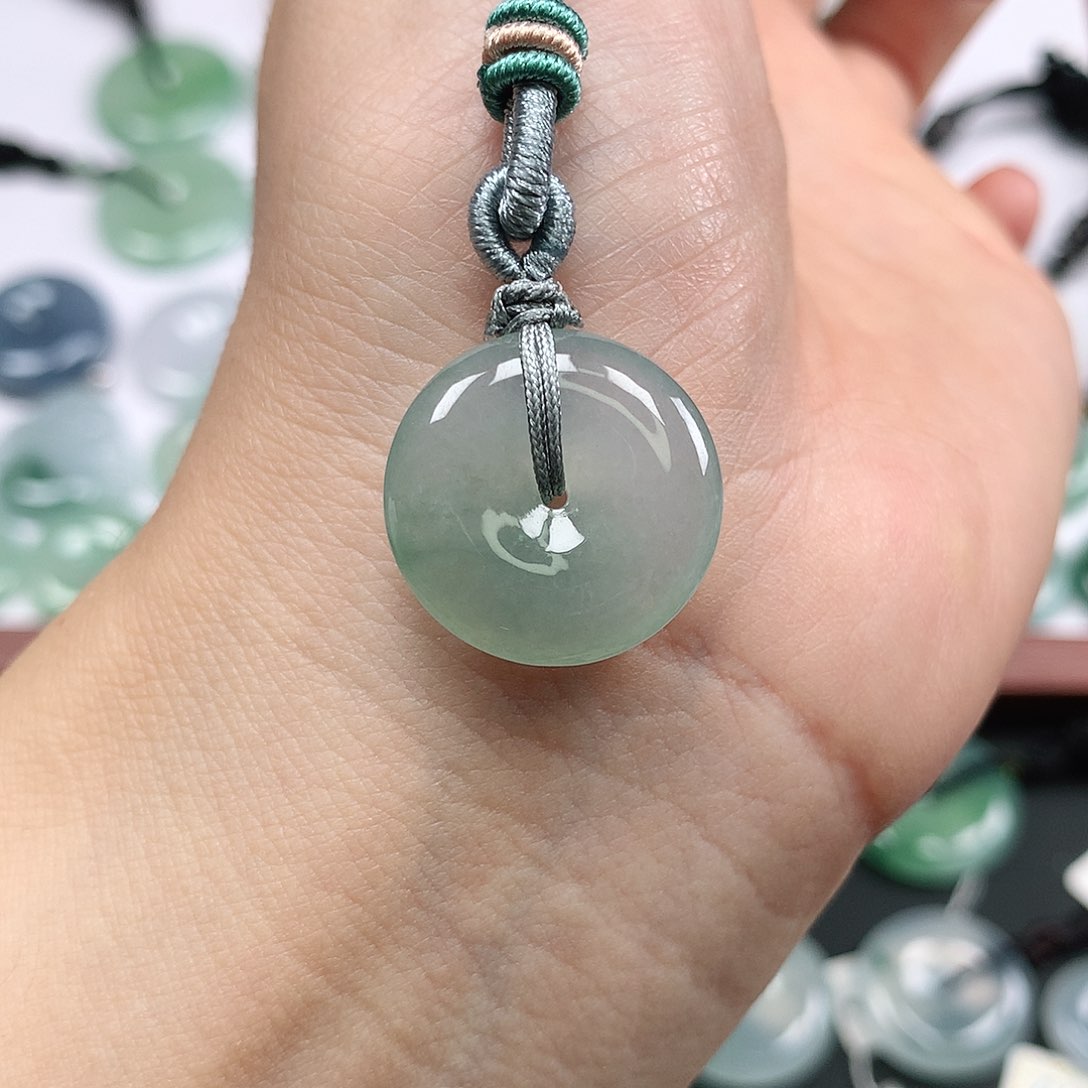 翡翠颈饰未镶嵌平安