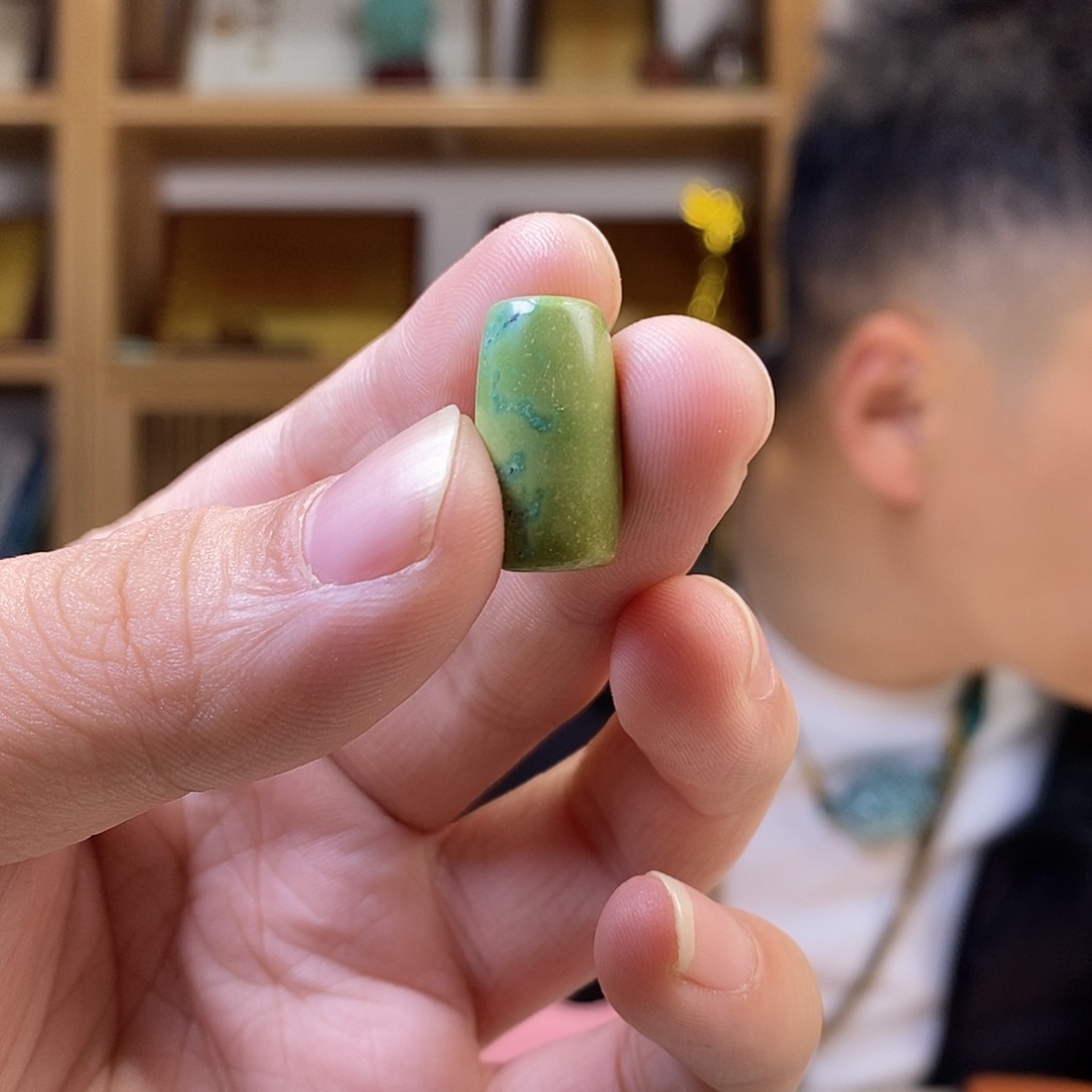 郭***u绿松石未镶嵌桶珠
