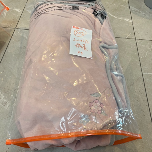 《小银》202约200*230深粉刺绣牛奶绒被套（微瑕）