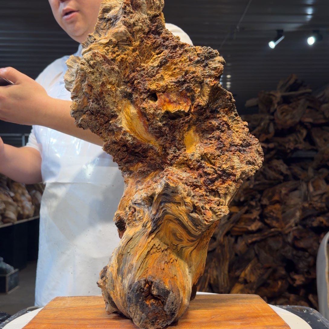 "****木王一刀琥珀木摆件99