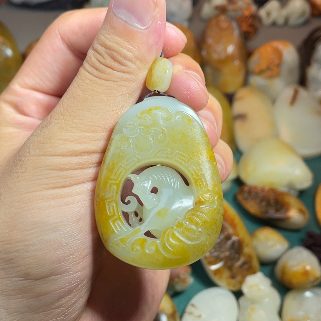 和田玉未镶嵌颈饰