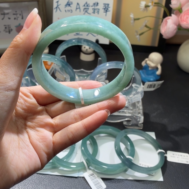 小***.翡翠未镶嵌手镯胶条