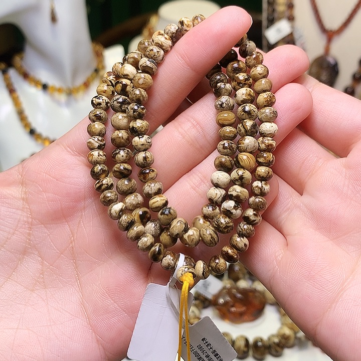 琥珀裸石未镶嵌莳***忧抚顺琥珀