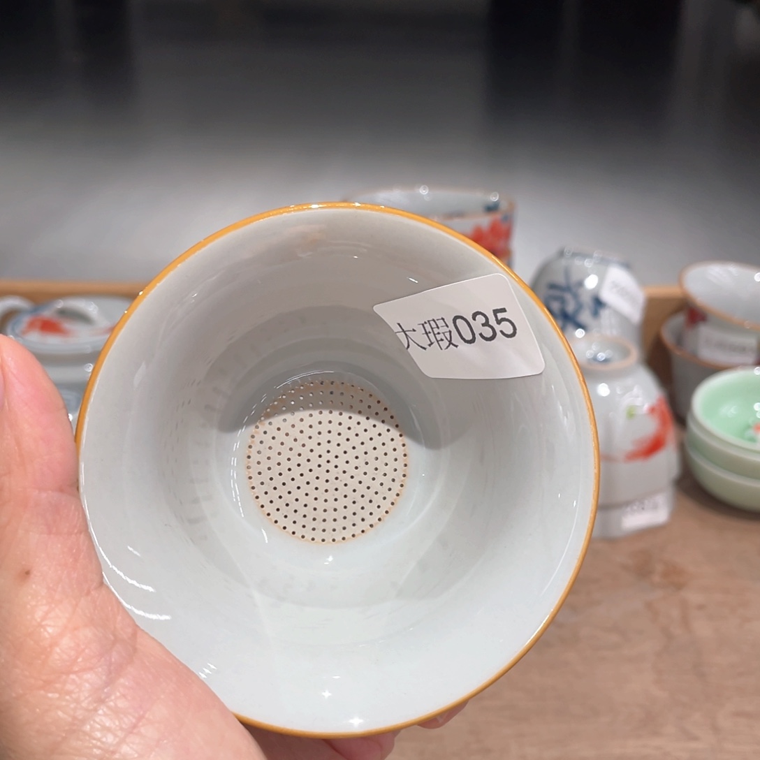 釉下手绘茶具微瑕