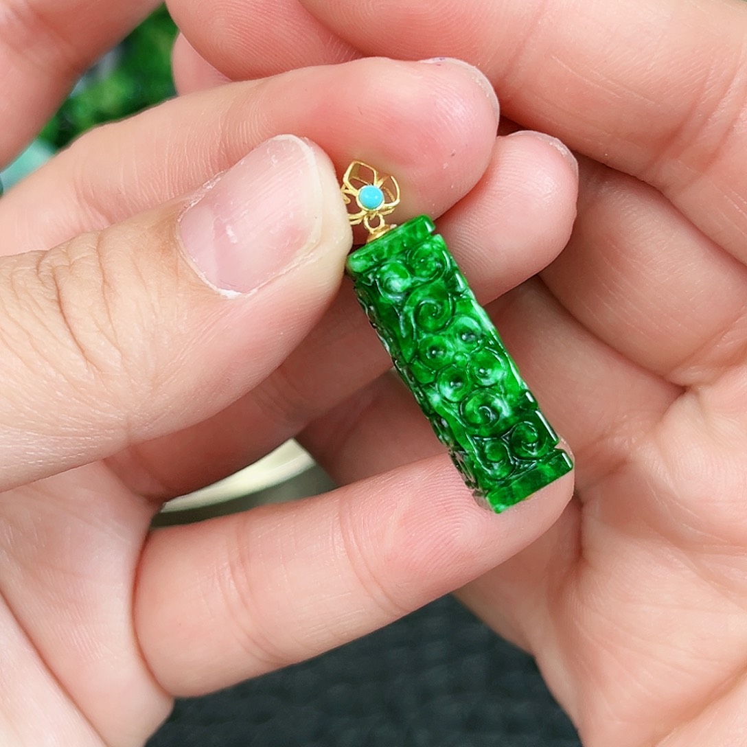 翡翠项链18K金镶嵌吊坠