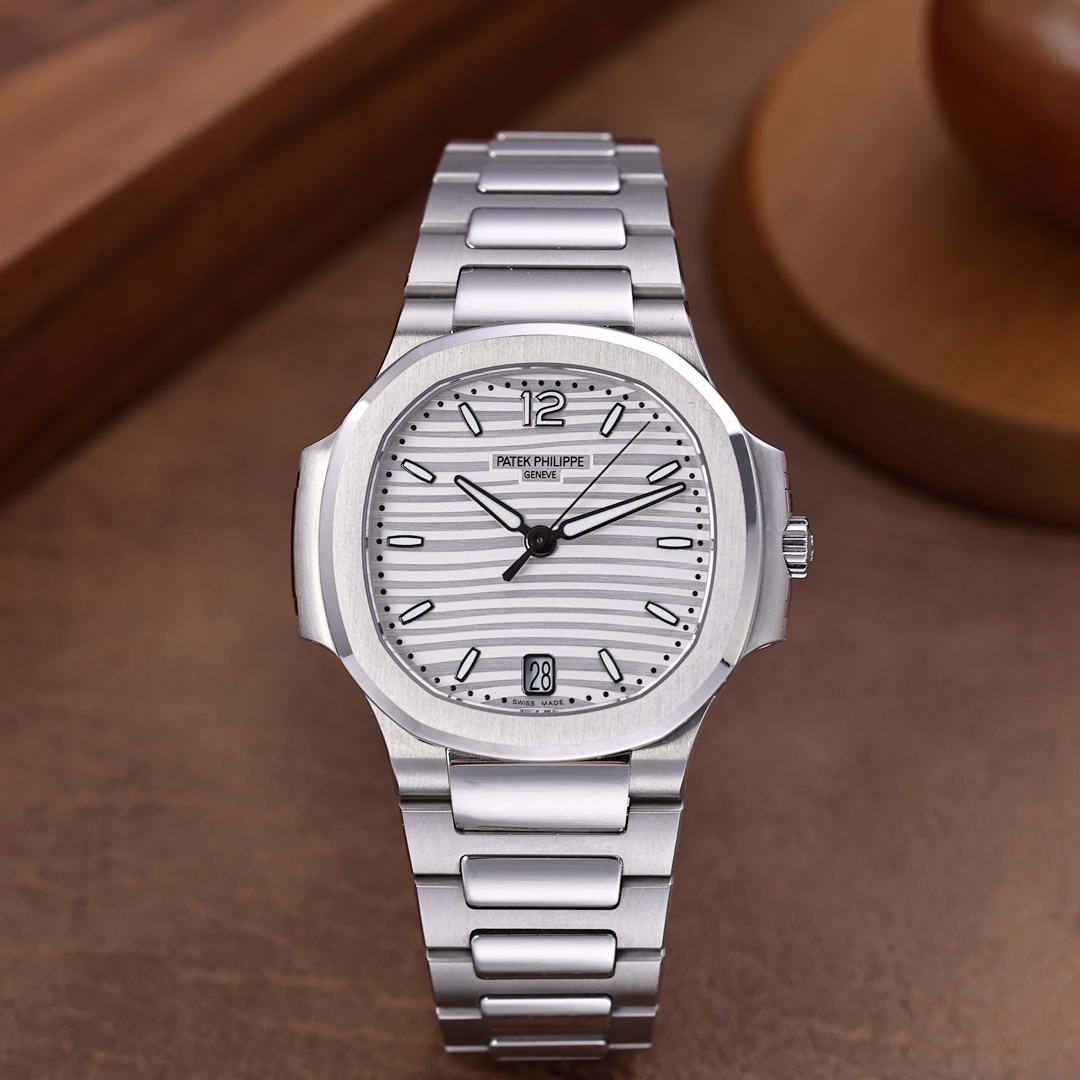 95新 Patek Philippe/百达翡丽 7118/1A-010鹦鹉螺 2022年7月保卡