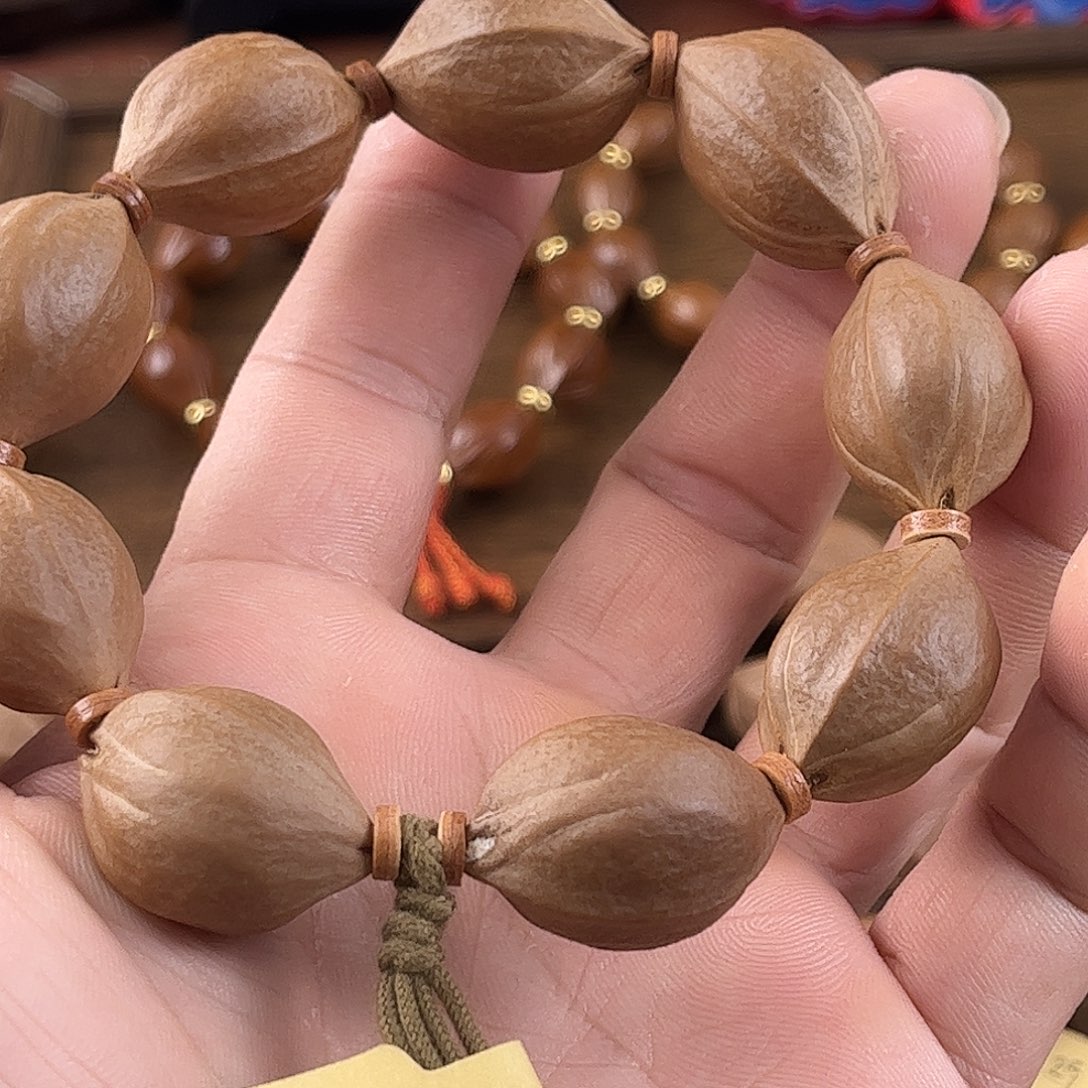 橄榄核手串鲨鱼背