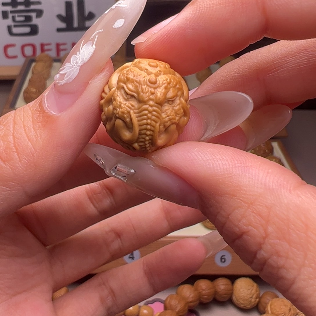 猴头核桃吊坠安****室镶嵌款象神17左右全品有正常封口线