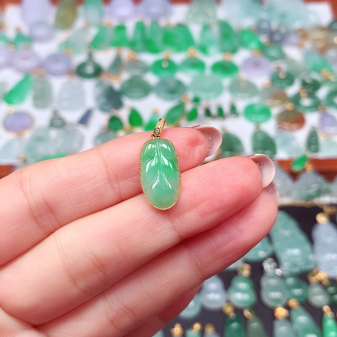 翡翠颈饰18K金镶嵌天然翡翠A货