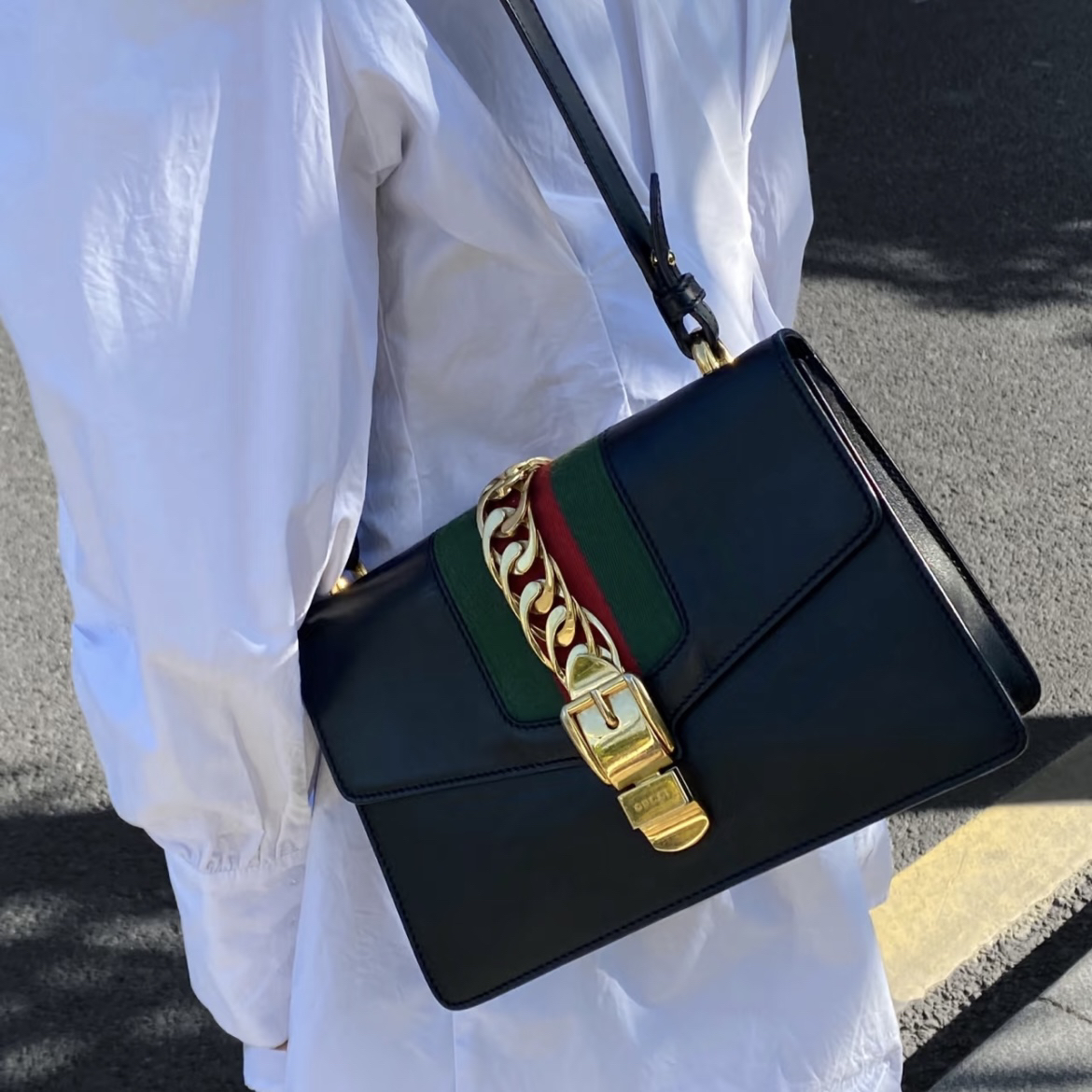 95新 GUCCI/古驰 御古屋/25254/黑色中号塞尔维亚斜挎包