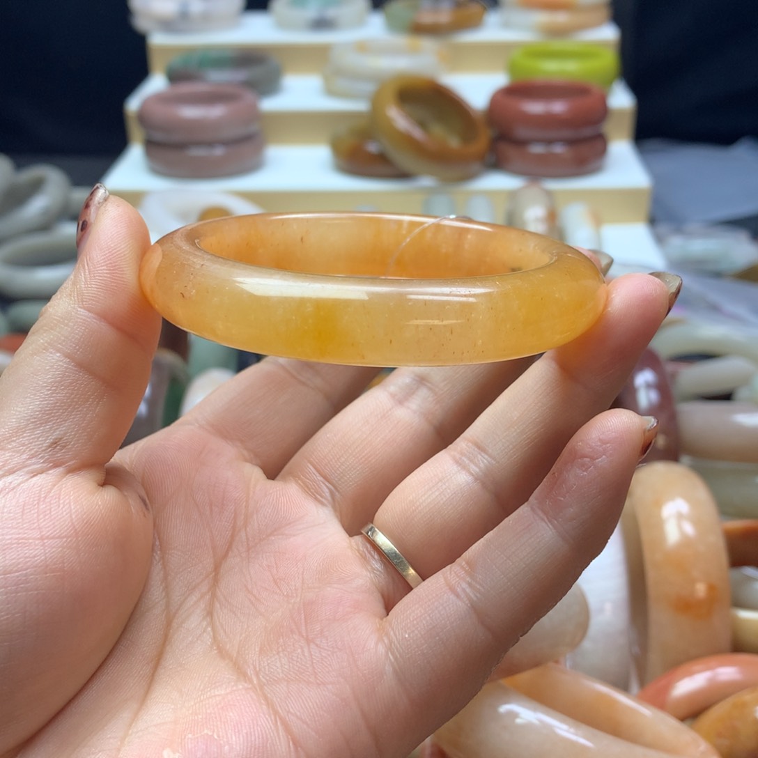 石英质玉手镯未镶嵌