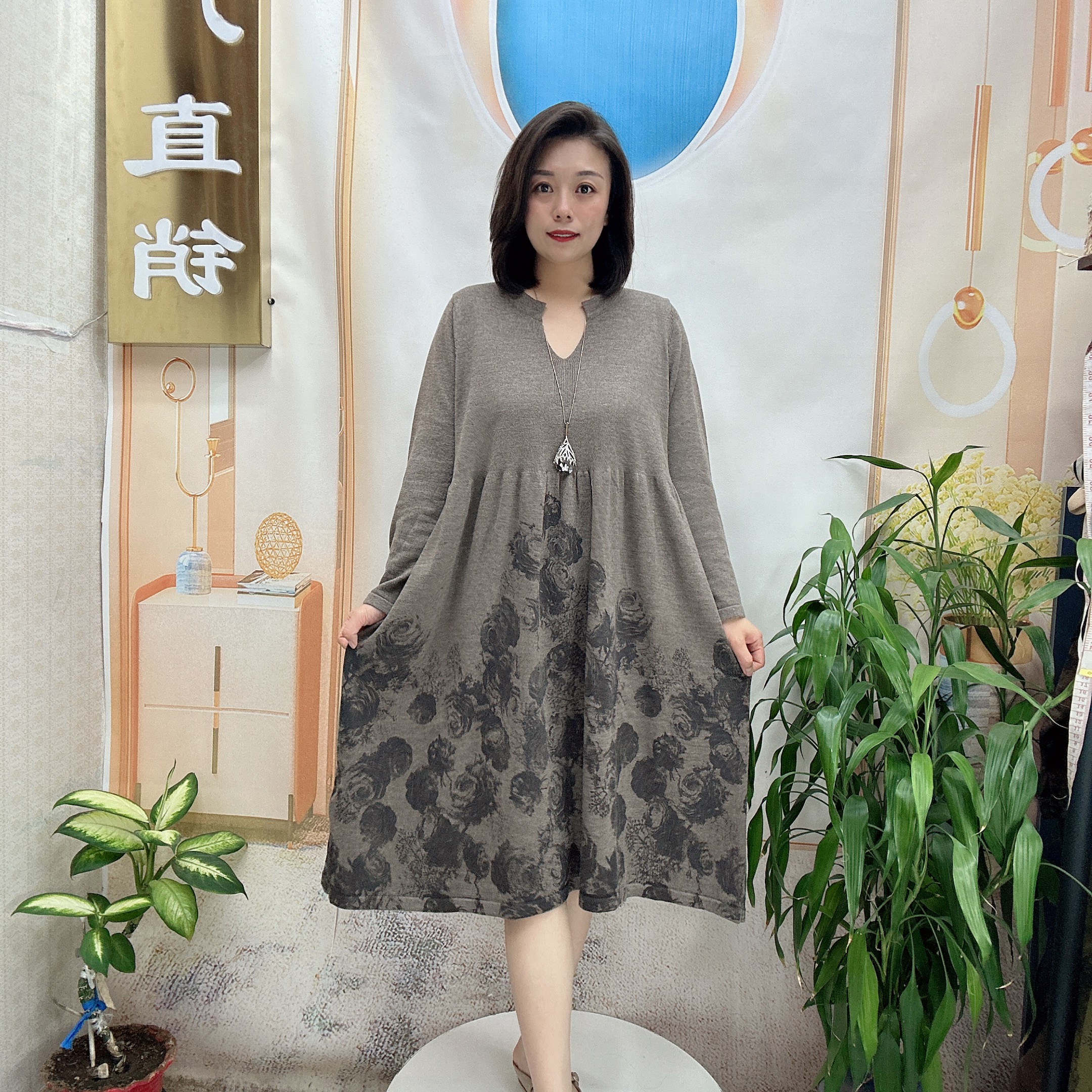 98013秋季新款时尚气质宽松棉麻针织连衣裙