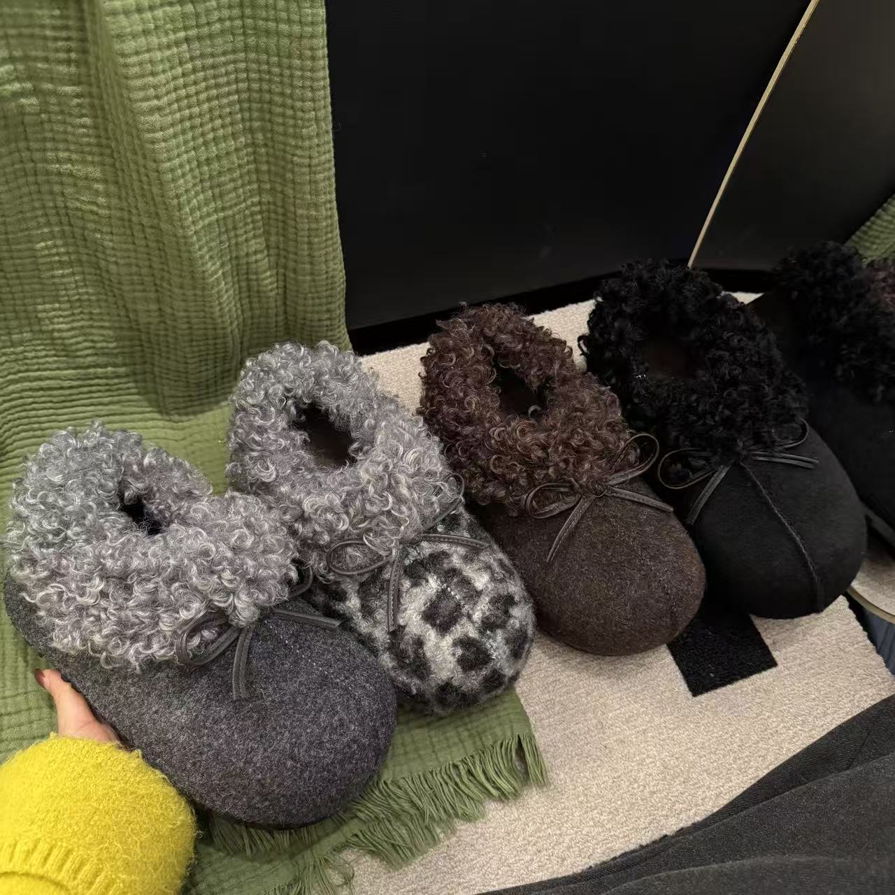 2025年冬季新款时尚百搭蝴蝶结设计卷卷毛韩版时尚百搭包头毛毛鞋