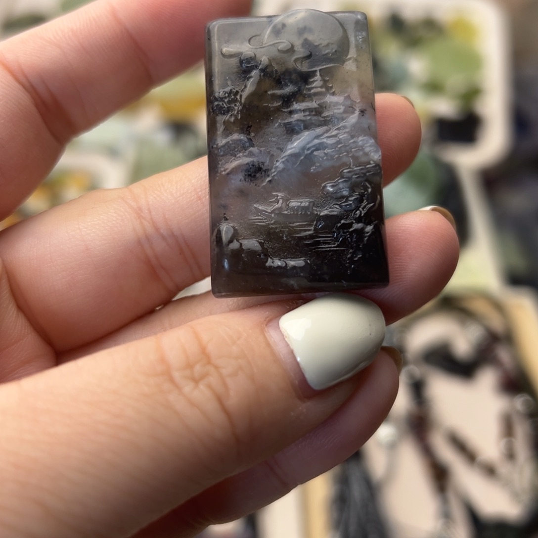 蛇纹石玉颈饰合金