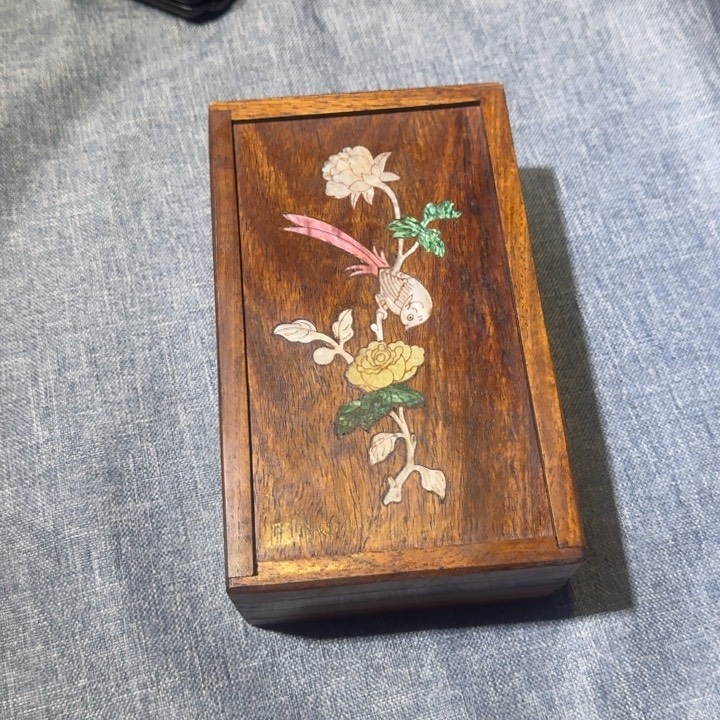 贡木机关盒的的的的